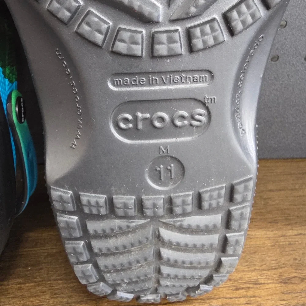 Crocs Minecraft Clogs Mens Size 11 Green Blue Graphic Jibbitz Charms